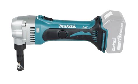 Aku prestrihovač Makita DJN161Z v akcii