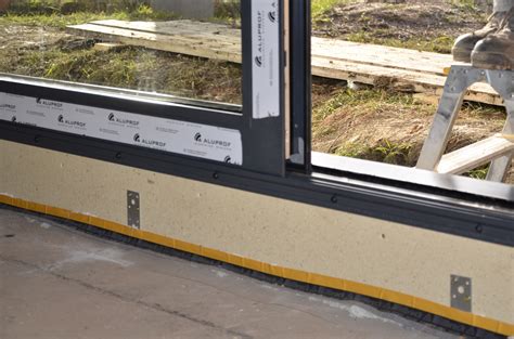 Aplikácia tesniacej fólie pri montáži HS portálu