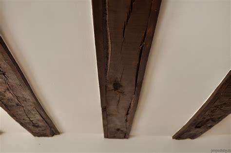 Umelé trámy na strope