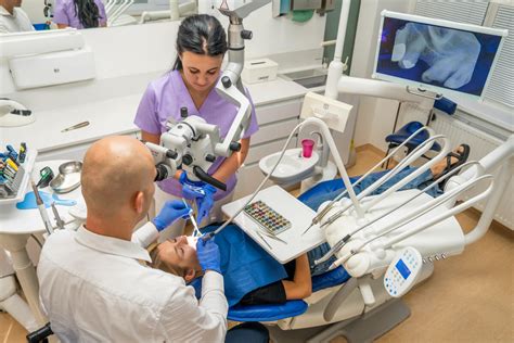 Znaky suchého lôžka a iných komplikácií po extrakcii zuba