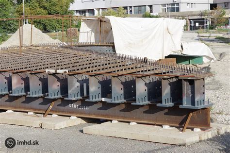 Detail poškodenej nosnej konštrukcie mosta pred rekonštrukciou