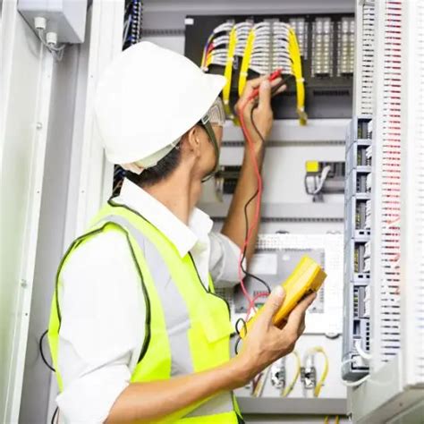 Základné bezpečnostné vybavenie pri práci s elektrickými nástrojmi