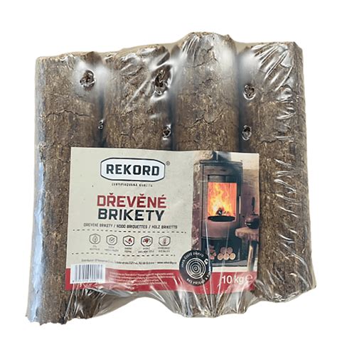 Drevené brikety v peci