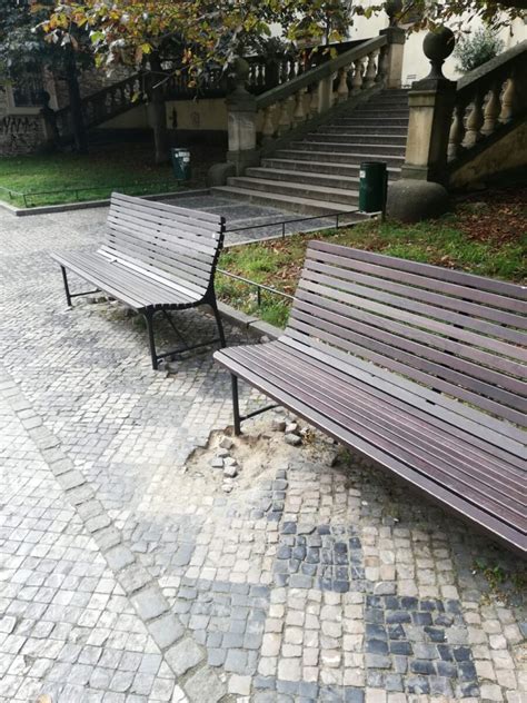 Príklad umiestnenia lavičky v pamiatkovej zóne