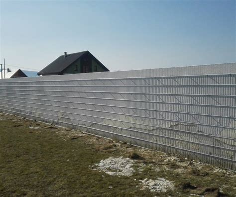 Detail zubovej dištančnej lišty s preukázaním bočných výrezov pre zatečenie betónu