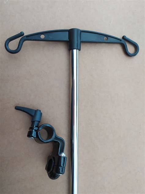 Schematické znázornenie optimálnych rozmerov a priestoru pre pohyb s invalidným vozíkom v kúpeľni