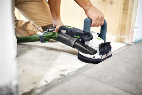 Ergonomický dizajn a ovládanie Festool RG 130 ECI