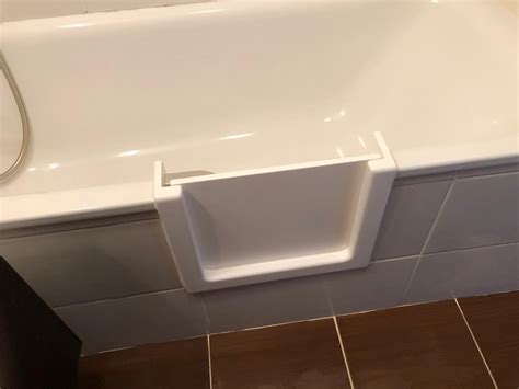 Detail zvýšeného okraja plastovej vane pre L200
