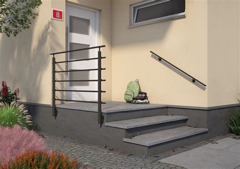 Nainštalované zábradlie na vonkajších schodoch