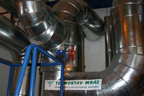 Schéma tepelnej izolácie potrubia s rôznymi hrúbkami