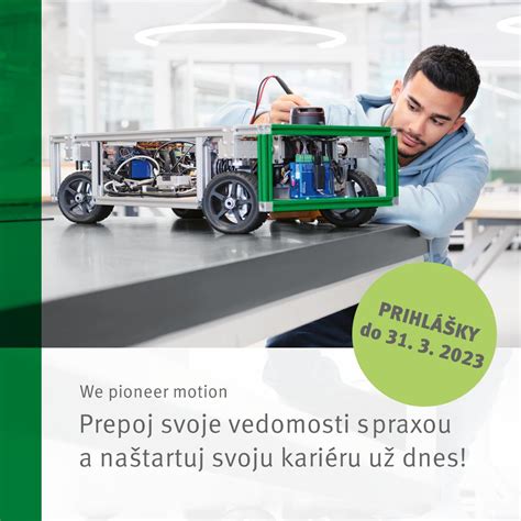 Tím inštalatérov pri práci v technickom suteréne