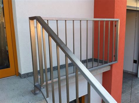 Rôzne typy zábradlí na balkónoch