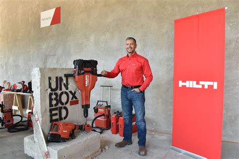 Tím Hilti a logo spoločnosti
