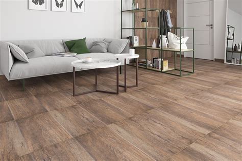 Vzor dlažby s imitáciou dreva Pine Wood Brown Matt v interiéri