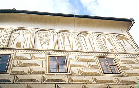 Sgrafitová výzdoba na budovách sídliska Píly v Prievidzi