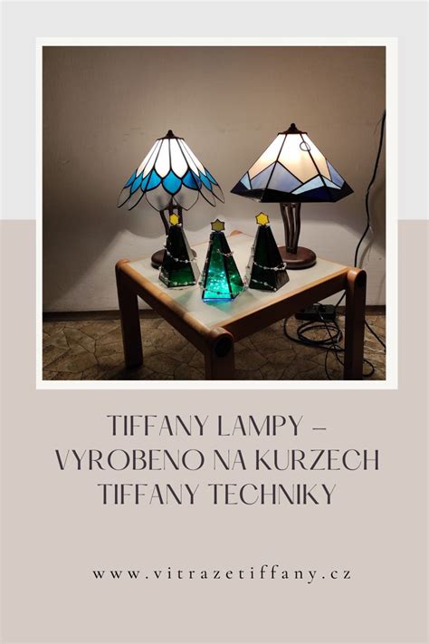 Účastníci kurzu Tiffany techniky pri práci