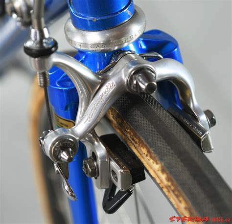 Detailná fotografia komponentov Favorit F1 s Campagnolo vybavením pre porovnanie
