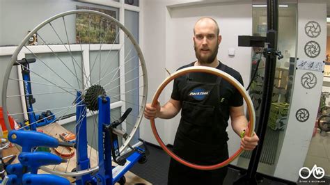Schéma montáže galusky na ráfik bicykla Favorit