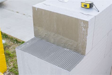 Nanášanie malty presnou lyžicou Ytong