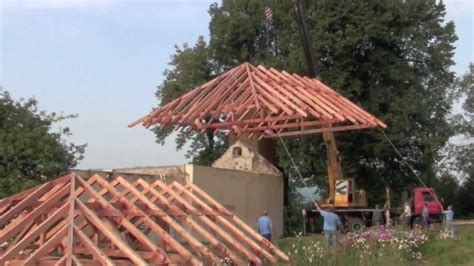 Strešná konštrukcia s vrstvami izolácie a fólií