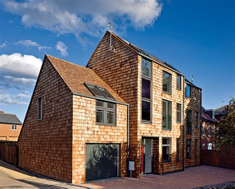 Fasáda s obkladom imitujúcim drevo