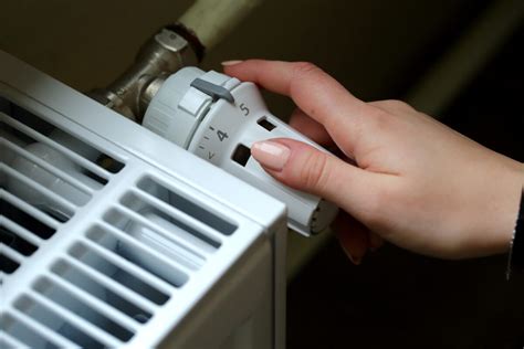 Ukážka správne nastavených termostatických hlavíc na radiátore
