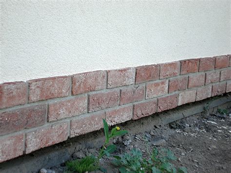 Detail hotového škárovaného klinker obkladu