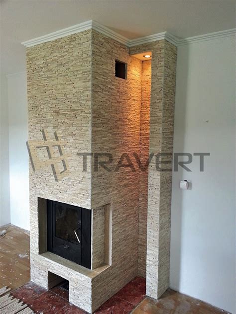 Dizajnový obklad krbu v modernom interiéri