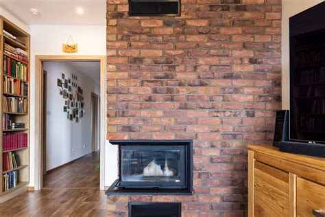 Rôzne druhy prírodného kameňa vhodné na obklad krbu