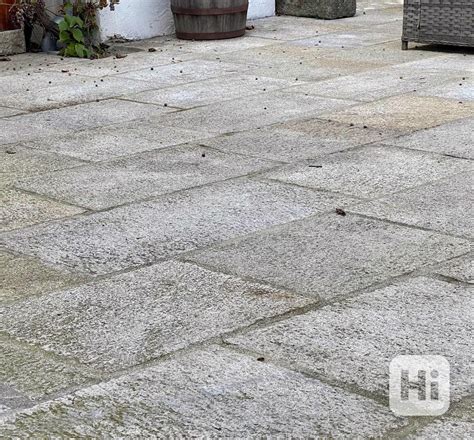 Hotová kamenná dlažba vyrobená pomocou silikónovej formy