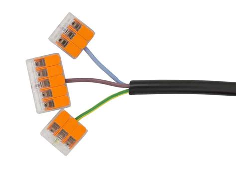 Porovnanie bezšroubových a skrutkových svoriek