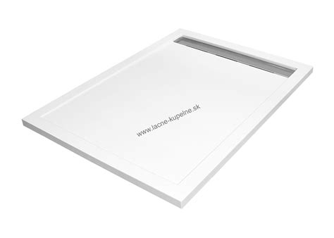 Moderná sprchová vanička s bielym obkladom