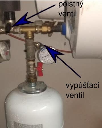 Detail na expanznú nádobu a poistný ventil