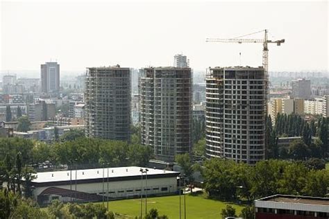 Pohľad na tri veže komplexu v Bratislave