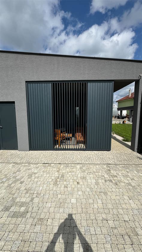 Budúca architektonická podoba haly s hliníkovými lamelami