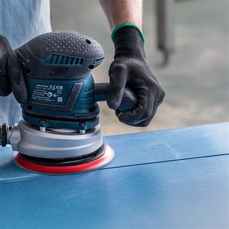 Rozdiel medzi bežným a inovatívnym brúsnym papierom (Bosch EXPERT C470)