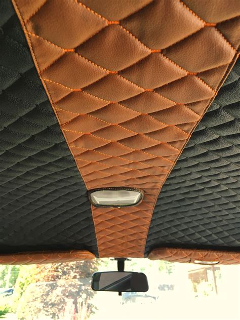 Ukážka rôznych materiálov na čalúnenie stropu auta