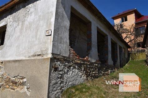Starý dom pripravený na rekonštrukciu