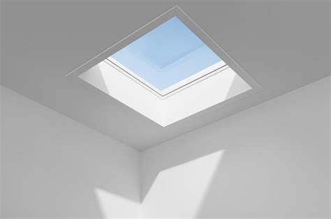 Dizajnový svetlík VELUX s plochým sklom na plochej streche