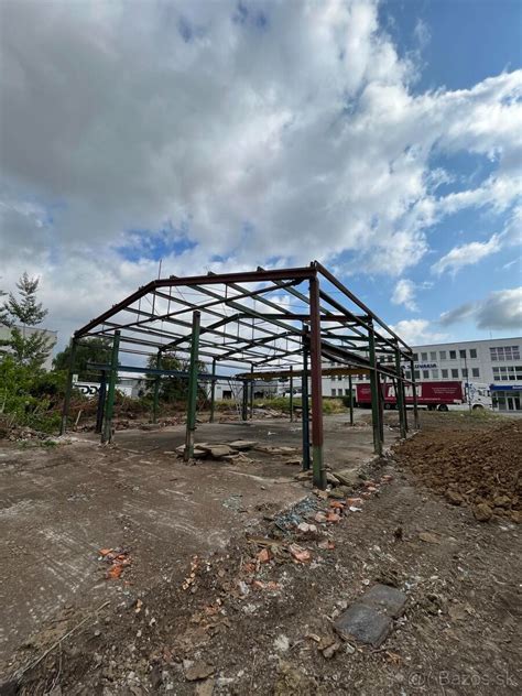 Hybridná konštrukcia haly z betónu a ocele