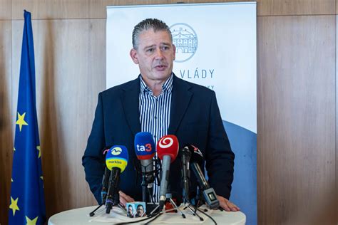 Ilustrácia susedskej komunikácie pri riešení spoločných záležitostí