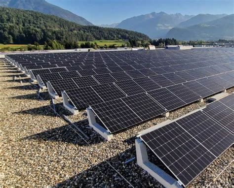 Betónové bloky pre inštaláciu fotovoltaických panelov