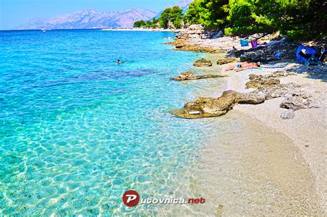 Kamienková pláž v Baško Polje