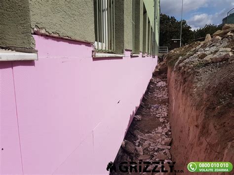 Aplikácia bitúmenovej hydroizolačnej stierky