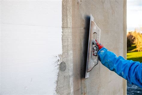 Náčinie a nástroje na omietanie fasády