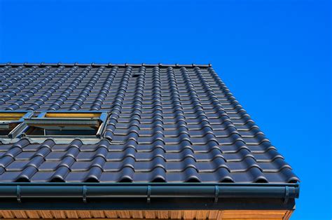Falcovaná plechová strecha na modernom dome
