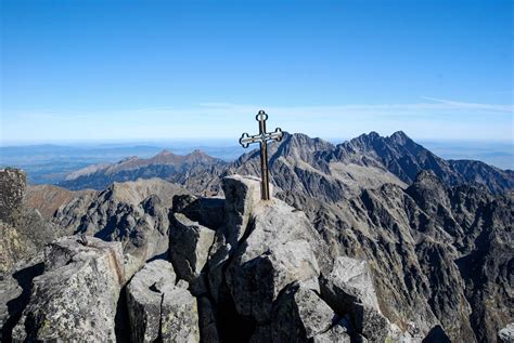 Vrchol Gerlachovského štítu s výhľadom na Tatry