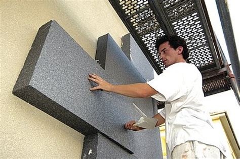 Porovnanie hrúbky potrebnej izolácie pri bielom a sivom (grafitovom) polystyréne