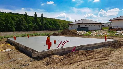 Použitie hrebienkovej roxorovej tyče v základových pásoch