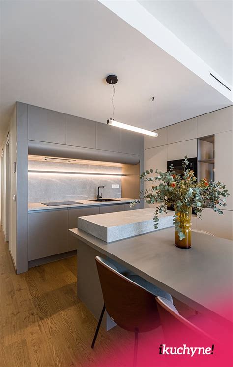 Ukážka moderného interiéru s použitím sivej dlažby